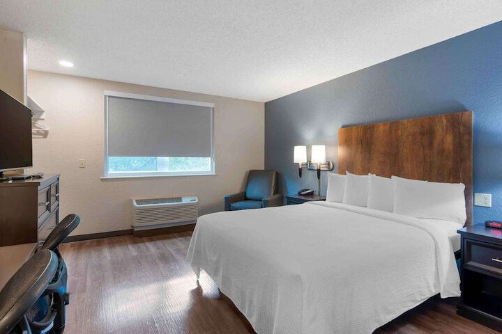 Room 9 of 28