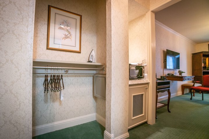 Room 32 of 52