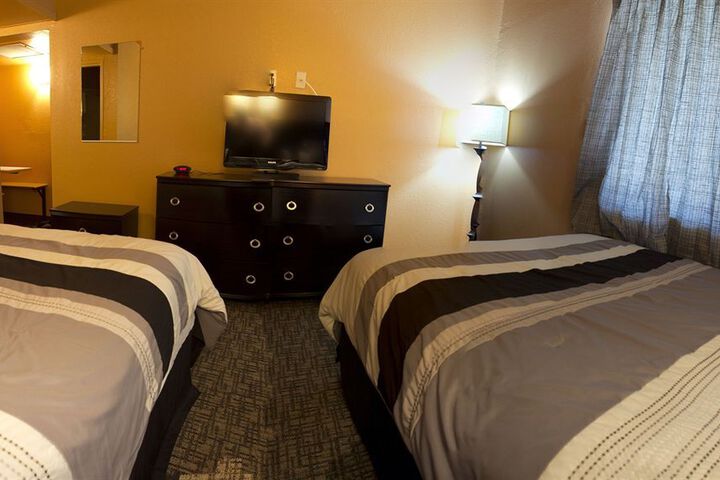 CAPITOL INN & SUITES