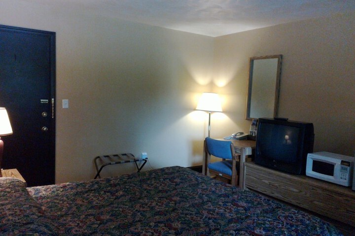 Colonial Inn Motel