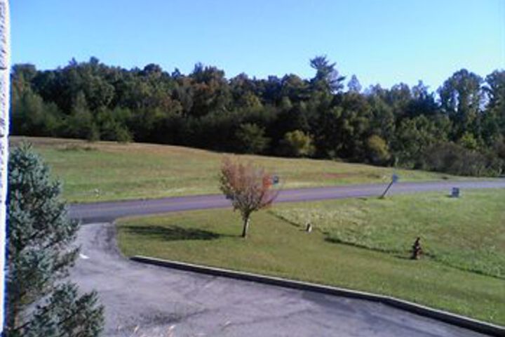 Campton Parkway Inn