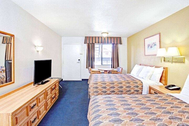 Room 11 of 14
