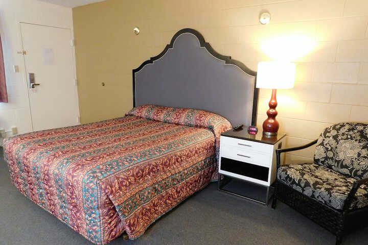 Room 16 of 40
