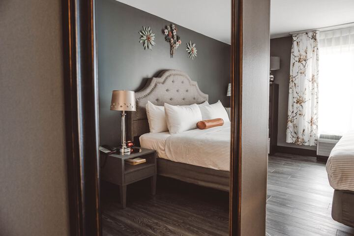 Room 32 of 80