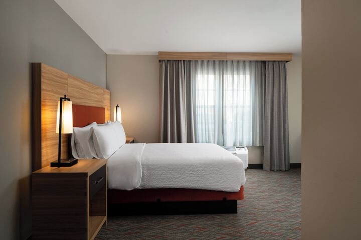 Room 11 of 28