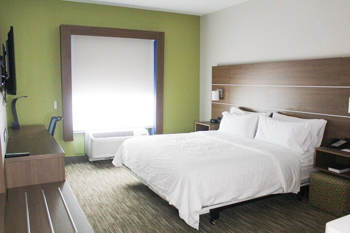 Holiday Inn Express & Suites Martinsville by IHG