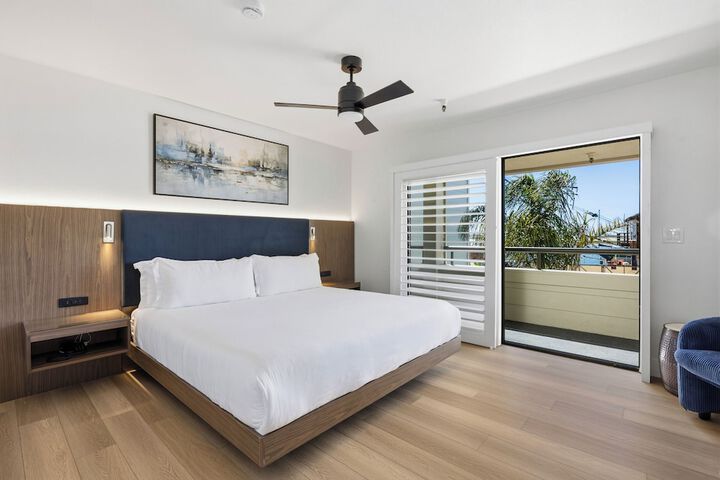 456 Embarcadero Inn & Suites