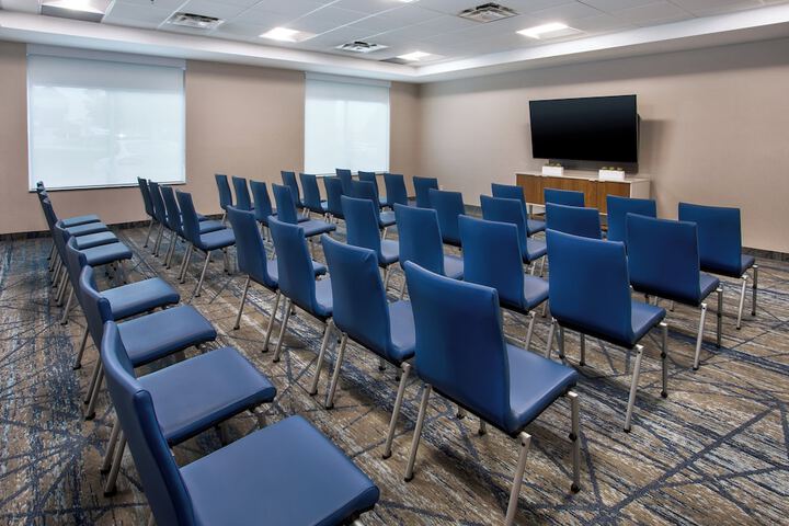 Holiday Inn Express & Suites Kingston Central by IHG