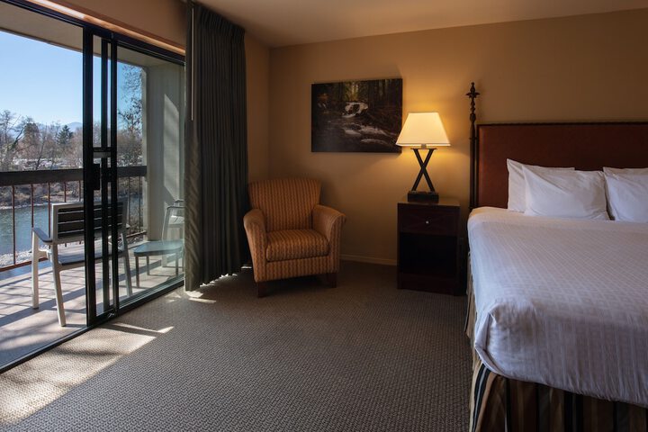 Riverside Inn