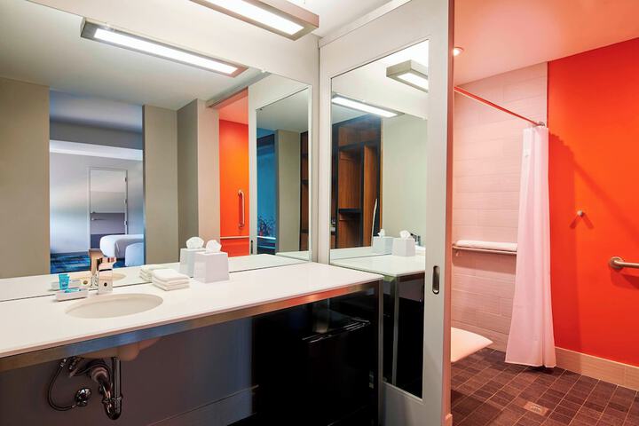 Aloft by Marriott Cleveland Airport