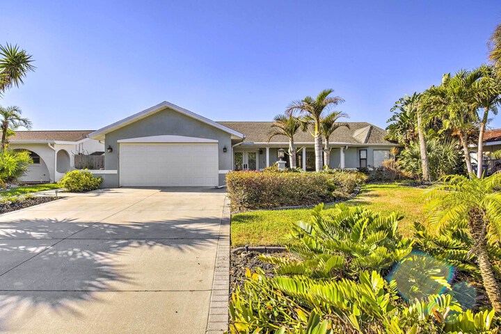 Tropical Apollo Beach House w / Pool & Dock!