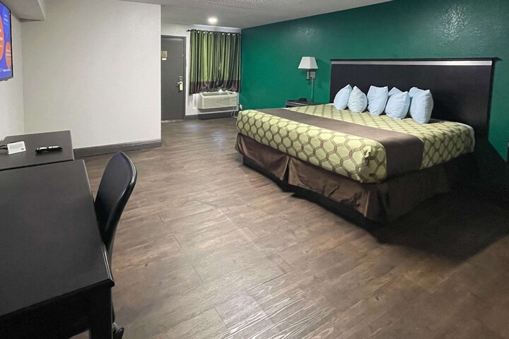 Room 16 of 34