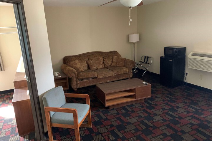 Room 23 of 34