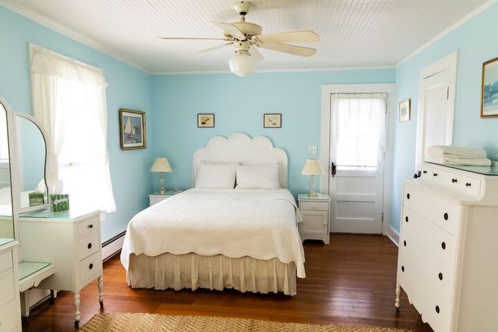 Room 16 of 38