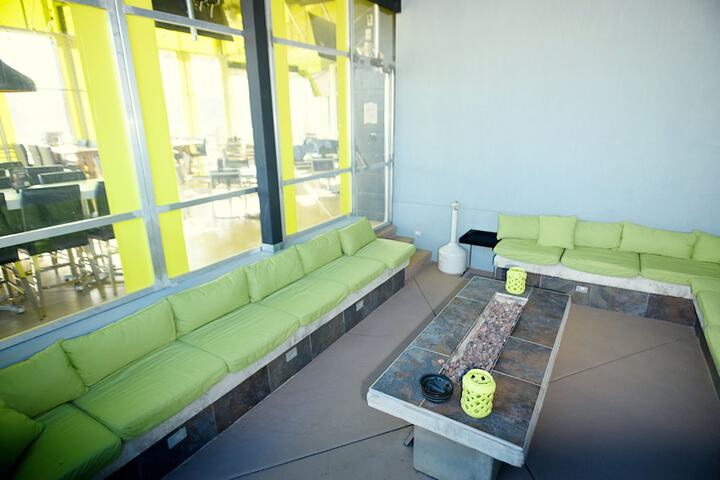 Lounge 121 of 144