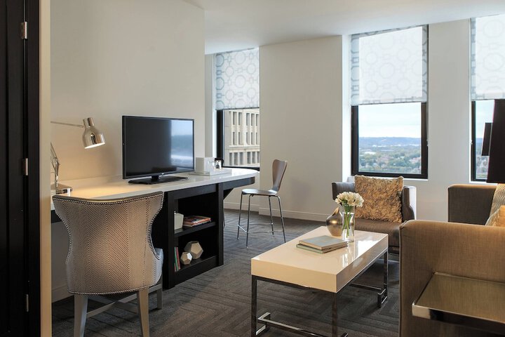 Renaissance Cincinnati Downtown Hotel