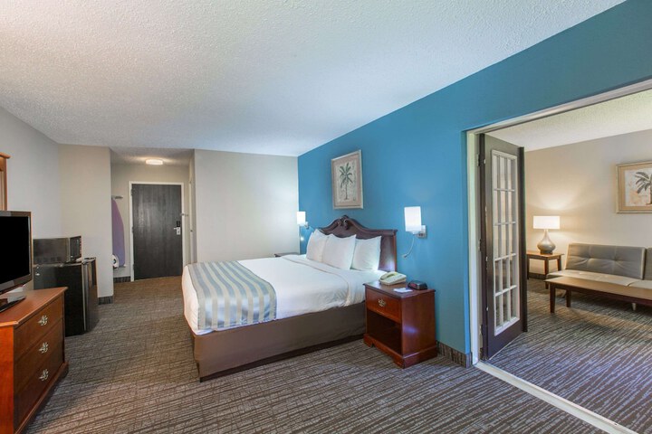 Room 6 of 17