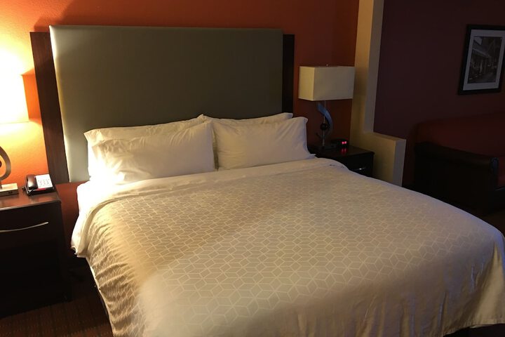 Room 6 of 25