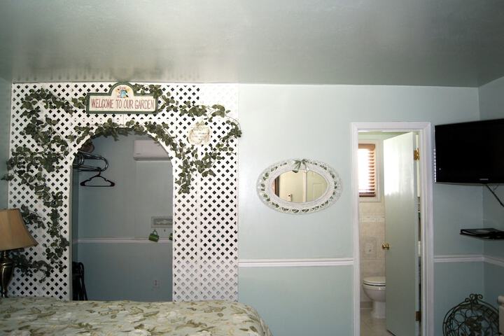 Room 13 of 65