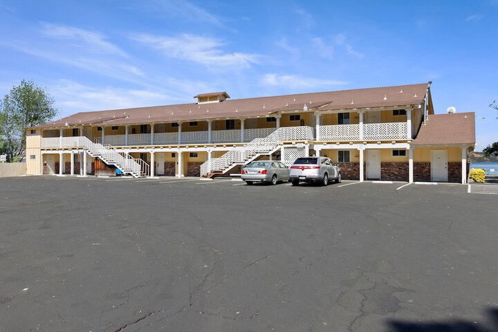 Hotel 12 of 75