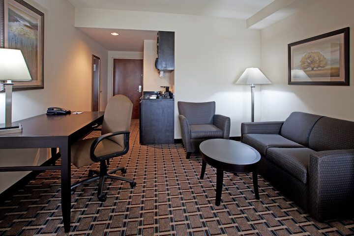 Holiday Inn Express & Suites Hope Mills-Fayetteville Arpt by IHG