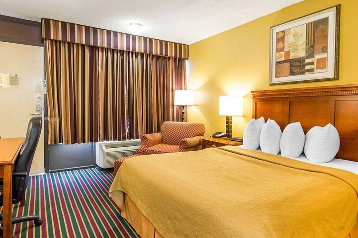 Room 17 of 27