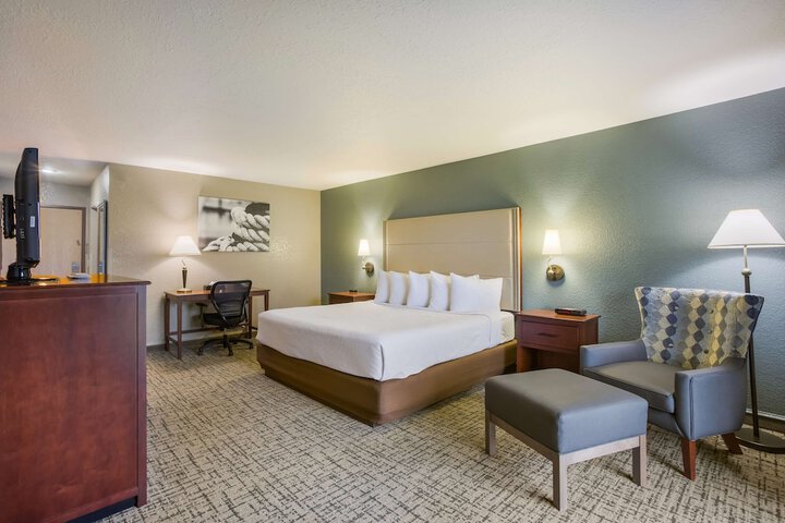 Room 32 of 80