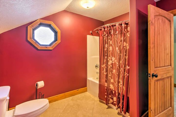 Tryon House w / Hot Tub - Near Equestrian Centers!