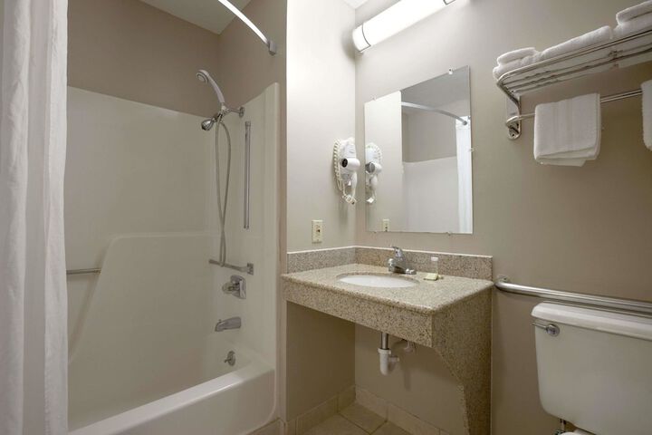 Room 9 of 25