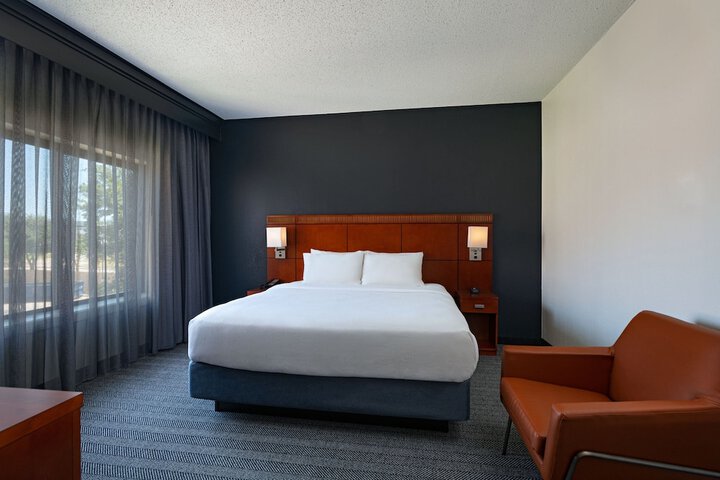 Room 9 of 34