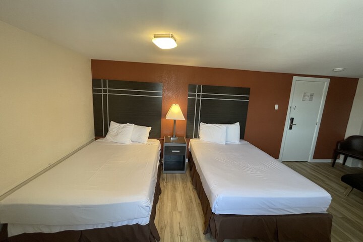 Room 33 of 50