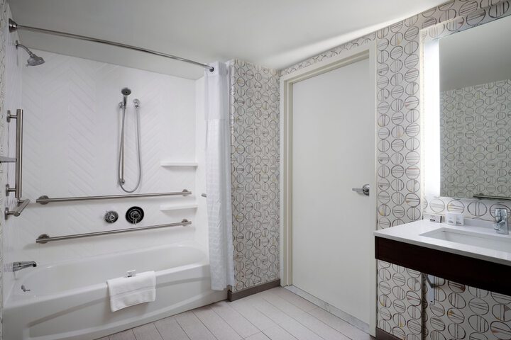 Holiday Inn & Suites Marlborough by IHG