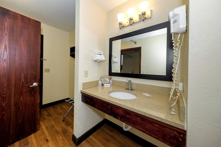 Room 20 of 33