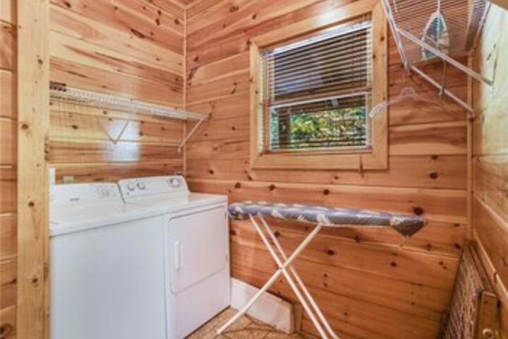 Big Bear Lodge Five Bedroom Home