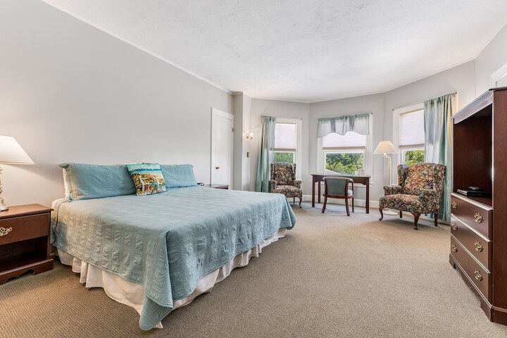 Room 21 of 34