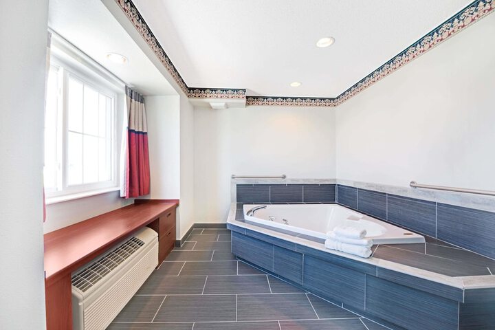 Microtel Inn & Suites by Wyndham Urbandale / Des Moines