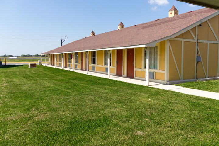 Hotel Exterior 70 of 71