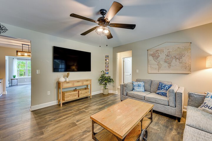 Pet-friendly Home in Monroe: Deck Grill & Yard!