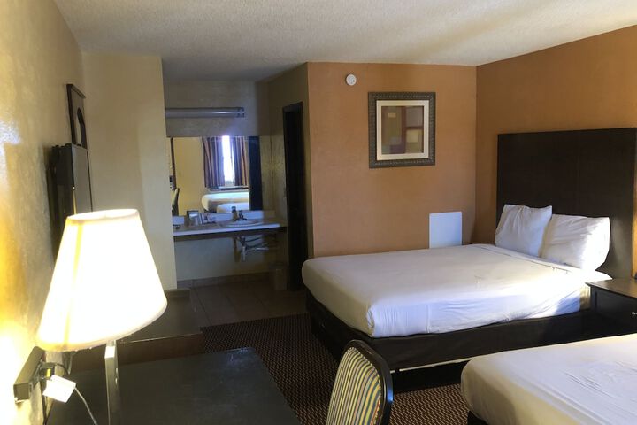 Room 14 of 33