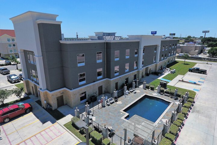Hotel 11 of 123
