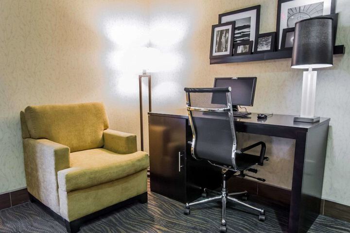 Business Center 37 of 39
