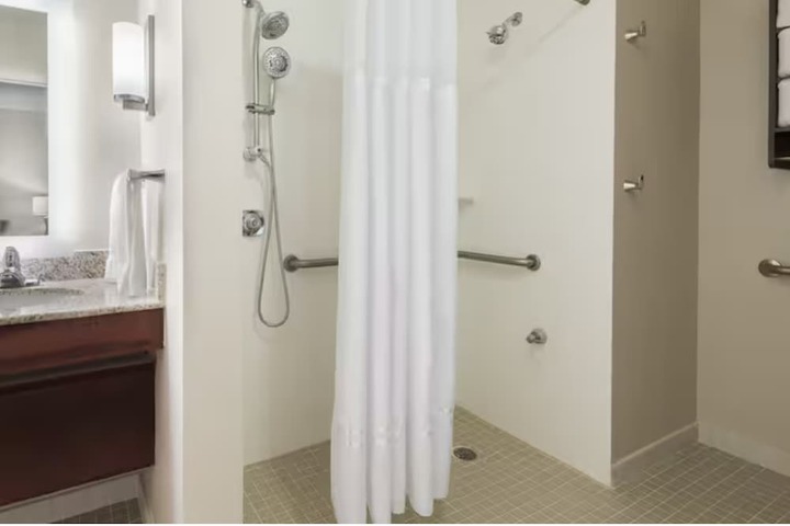 Room 15 of 26