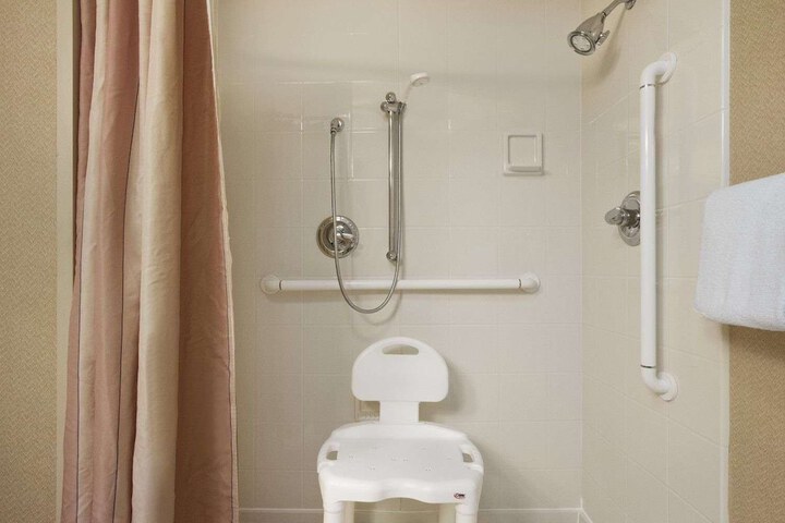 Room 15 of 34