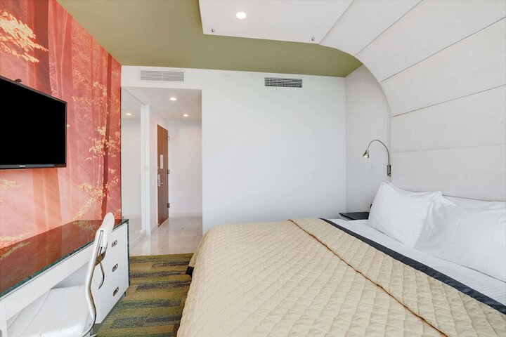 Room 13 of 27