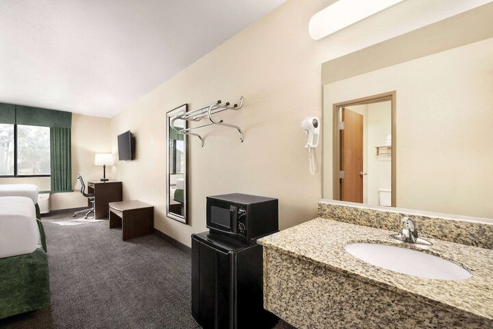 Room 32 of 53