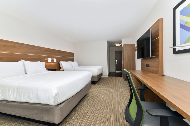 Room 43 of 62