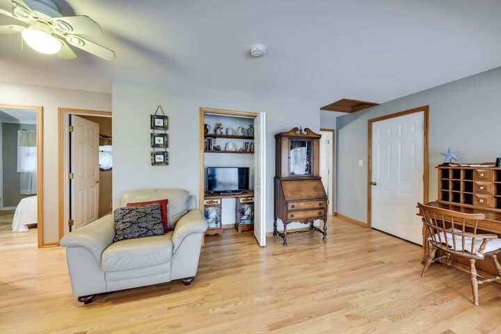 Salem Vacation Home w / Dock: Steps to Paddock Lake