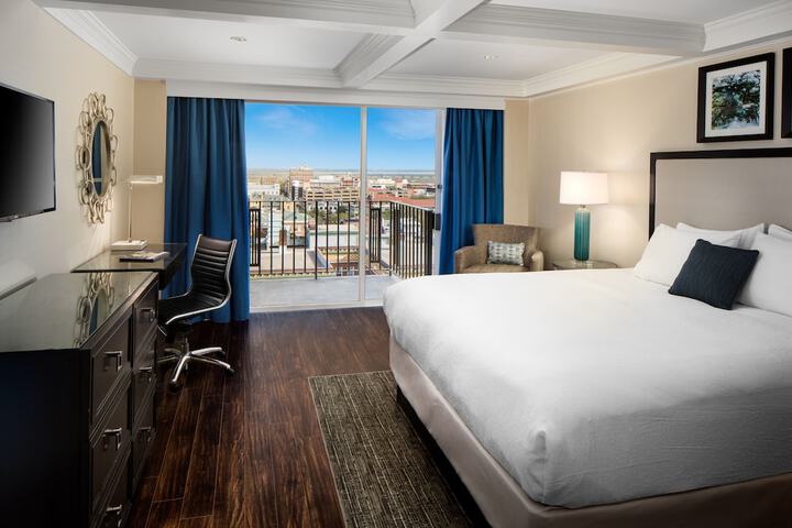 Room 35 of 102