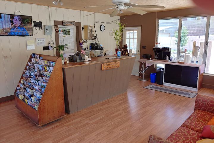 RoseWood Inn