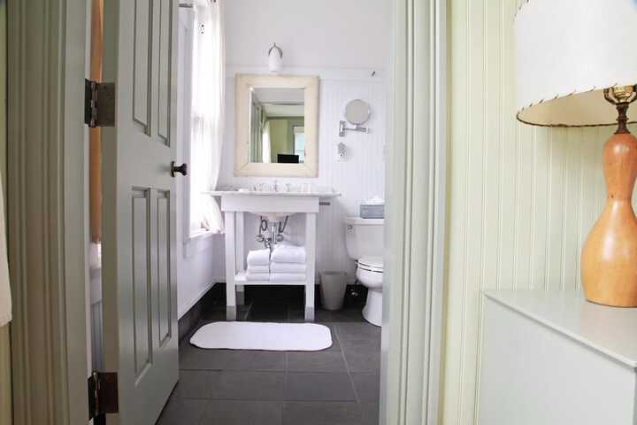 Room 42 of 104